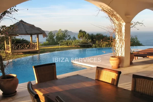 Large Country Villa with Spectacular Views for Sale