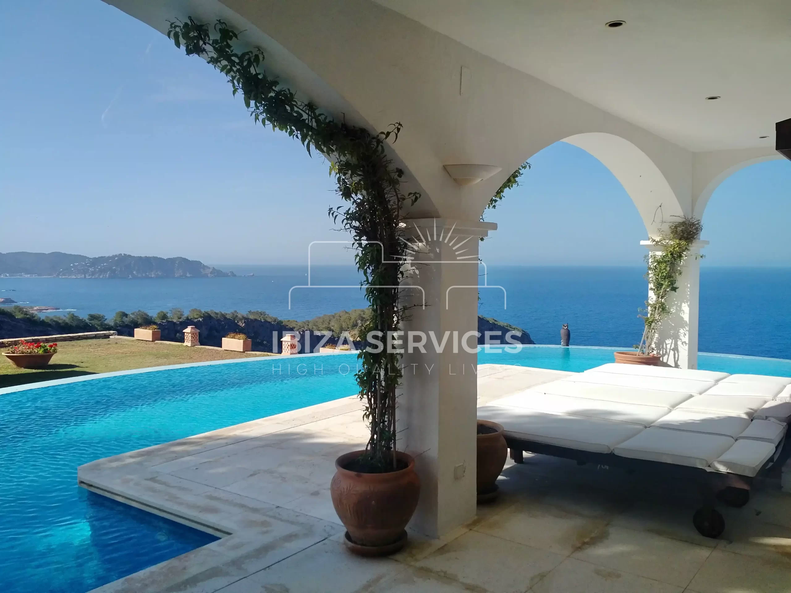 Large Country Villa with Spectacular Views for Sale