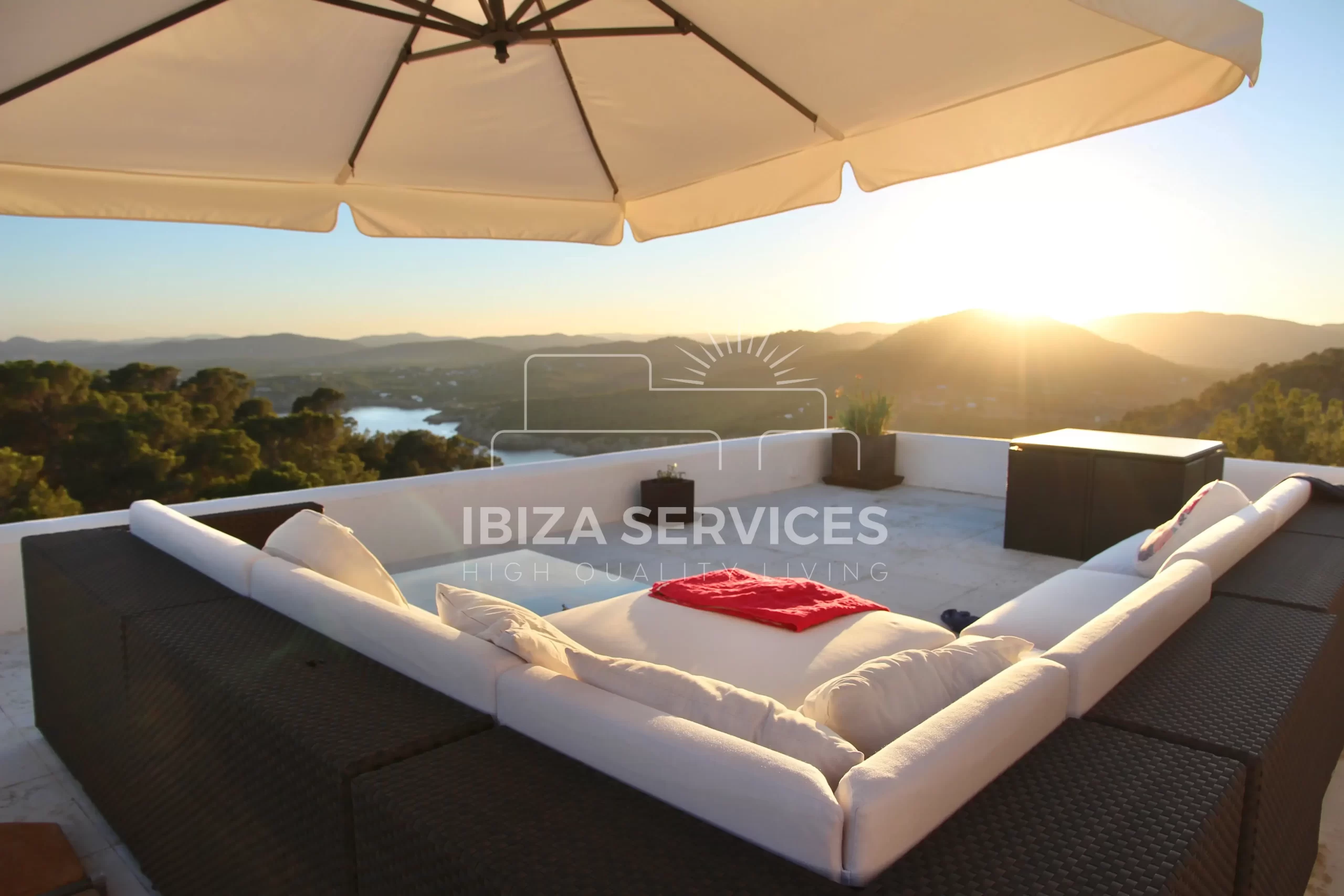 Large Country Villa with Spectacular Views for Sale