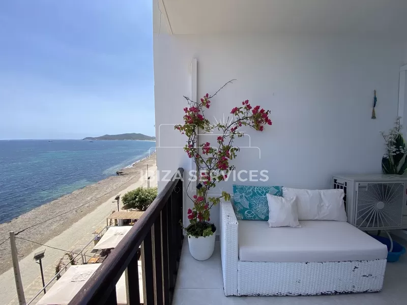 Sea front apartment of 2 bedrooms to rent in Es Vive, Ibiza