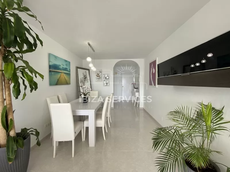 Sea front apartment of 2 bedrooms to rent in Es Vive, Ibiza