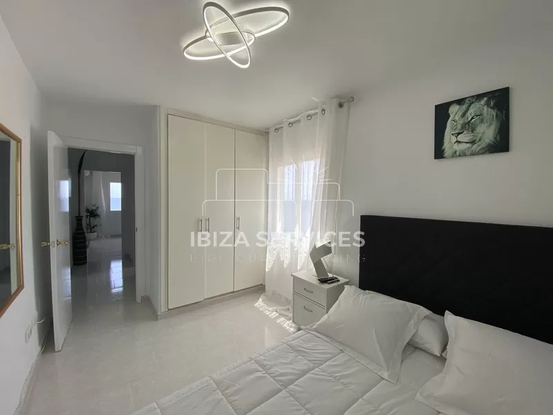 Sea front apartment of 2 bedrooms to rent in Es Vive, Ibiza