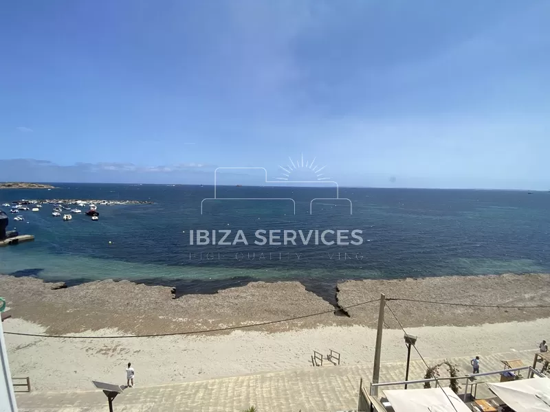 Sea front apartment of 2 bedrooms to rent in Es Vive, Ibiza