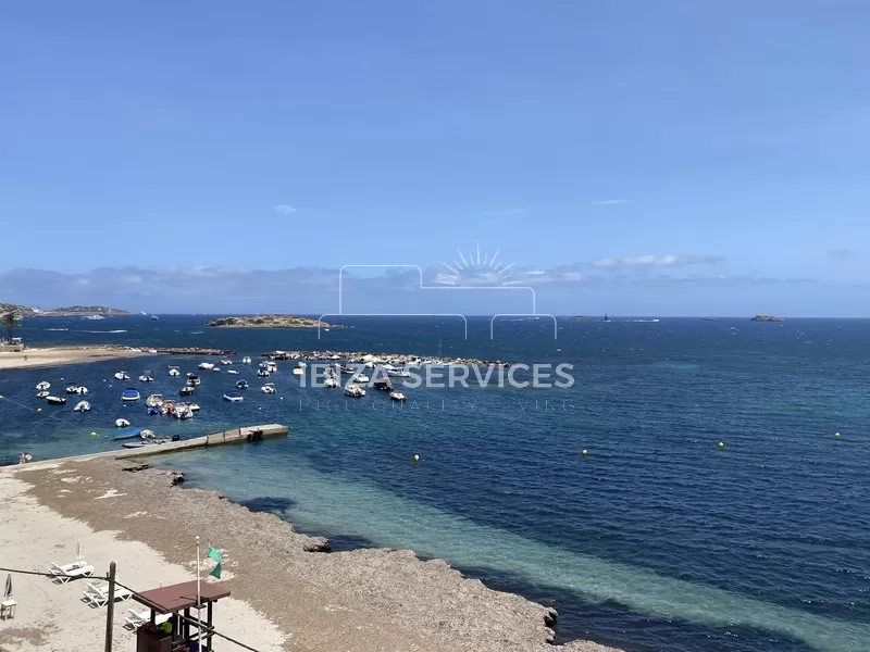 Sea front apartment of 2 bedrooms to rent in Es Vive, Ibiza