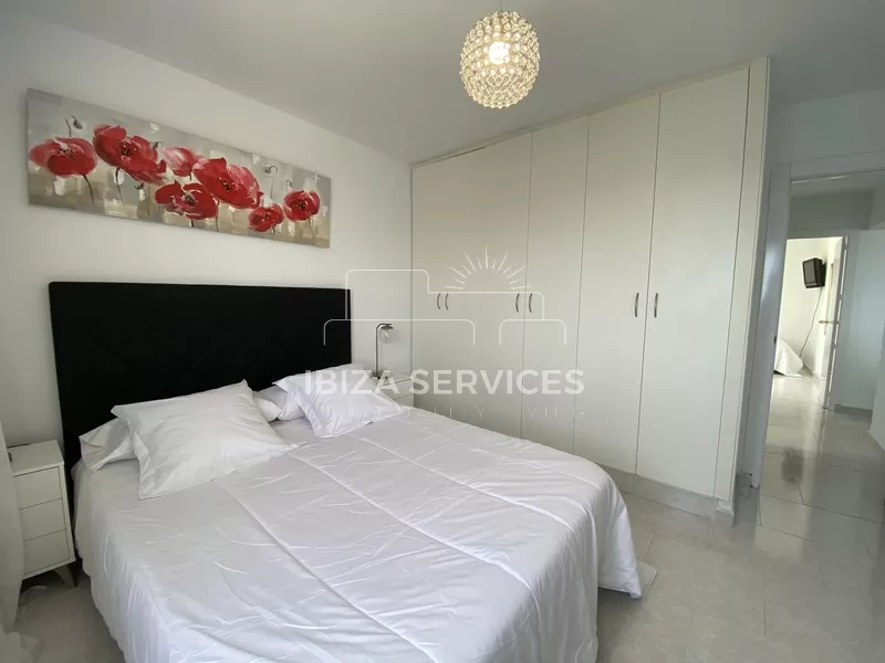 Sea front apartment of 2 bedrooms to rent in Es Vive, Ibiza