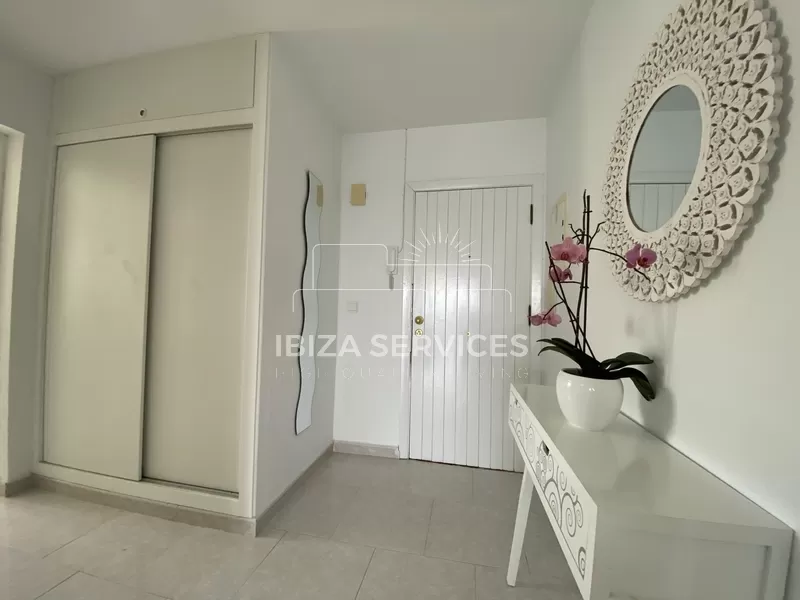 Sea front apartment of 2 bedrooms to rent in Es Vive, Ibiza