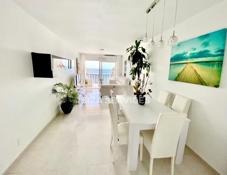 Sea front apartment of 2 bedrooms to rent in Es Vive, Ibiza