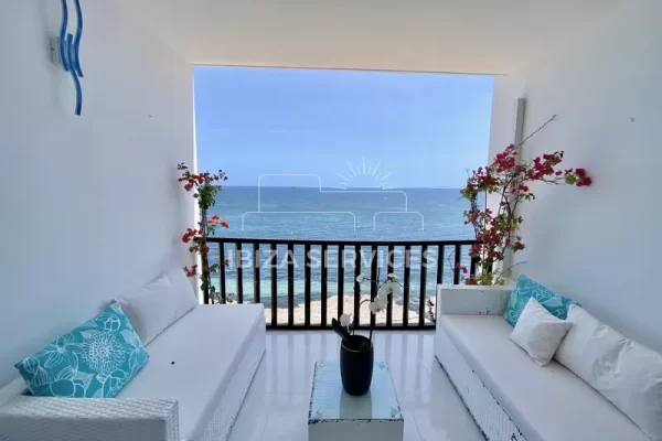 Sea front apartment of 2 bedrooms to rent in Es Vive, Ibiza