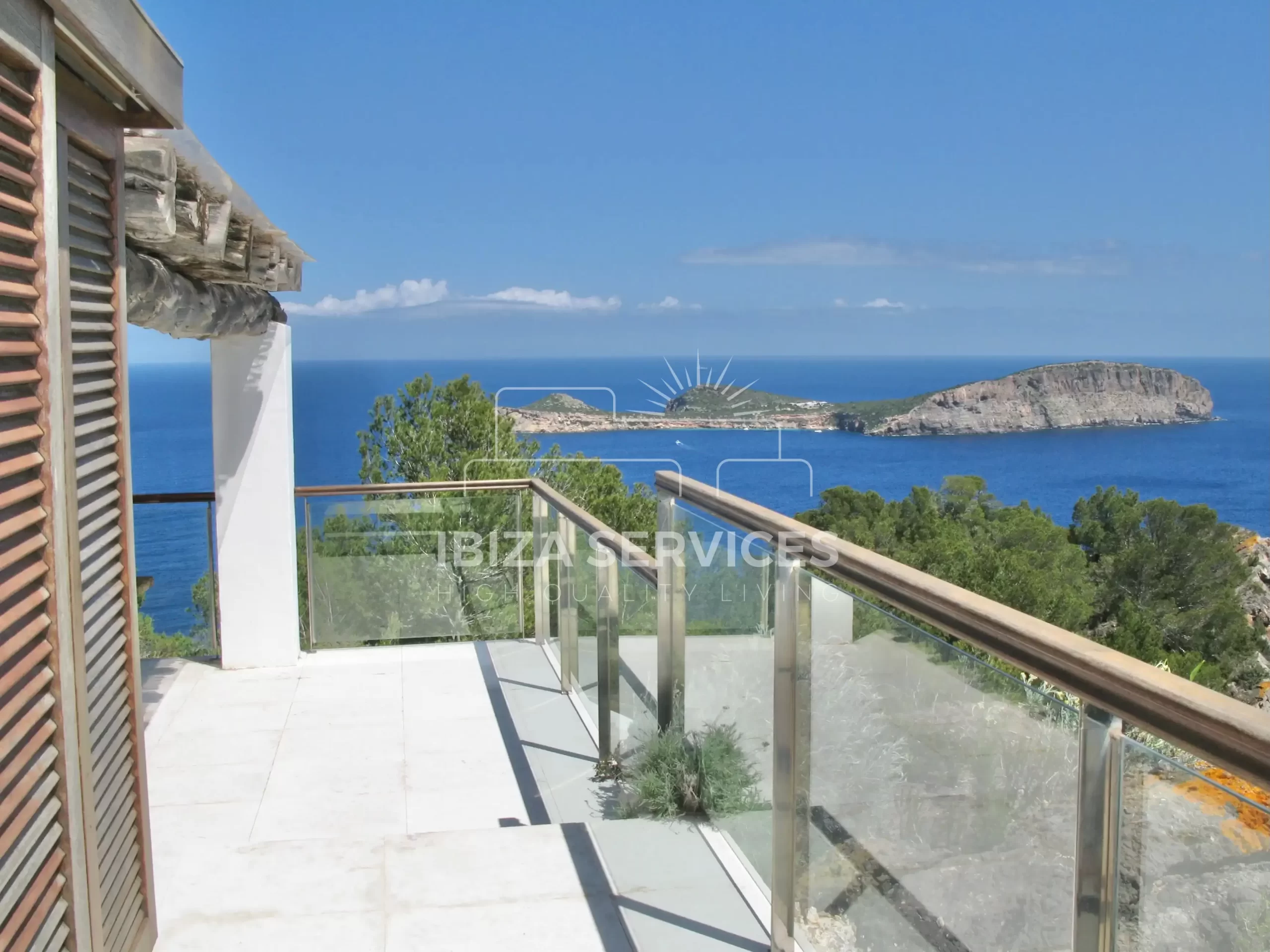 Large Country Villa with Spectacular Views for Sale