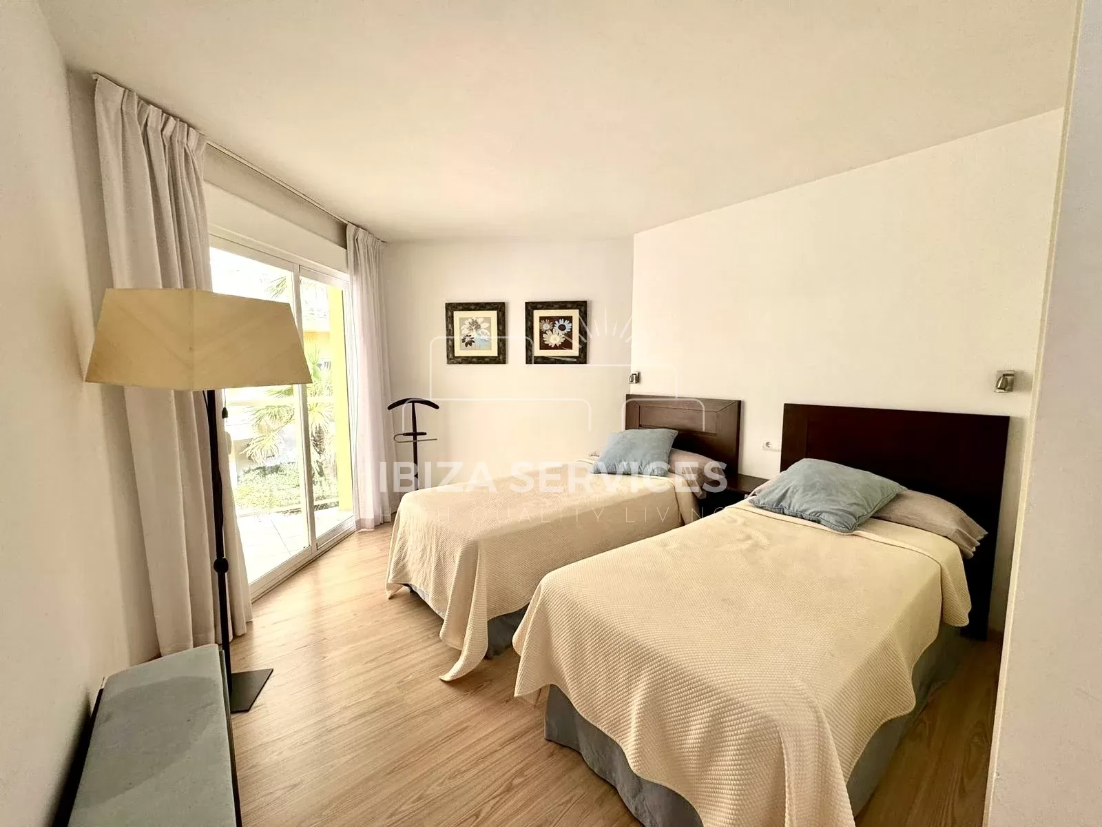 Apartamento en alquiler por temporada en primera línea en Cala de Bou