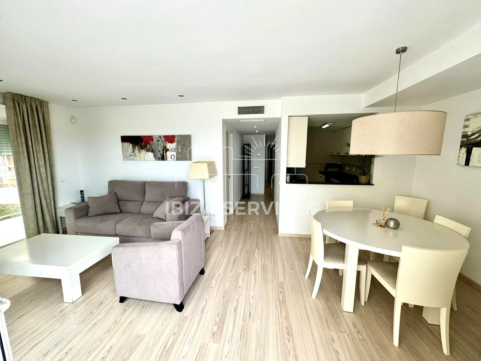 Apartamento en alquiler por temporada en primera línea en Cala de Bou