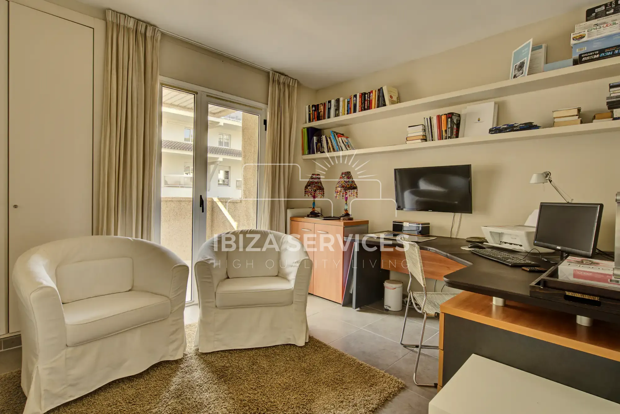 Comprar piso de 5 dormitorios edificio Ibiza primera linea del paseo marítimo