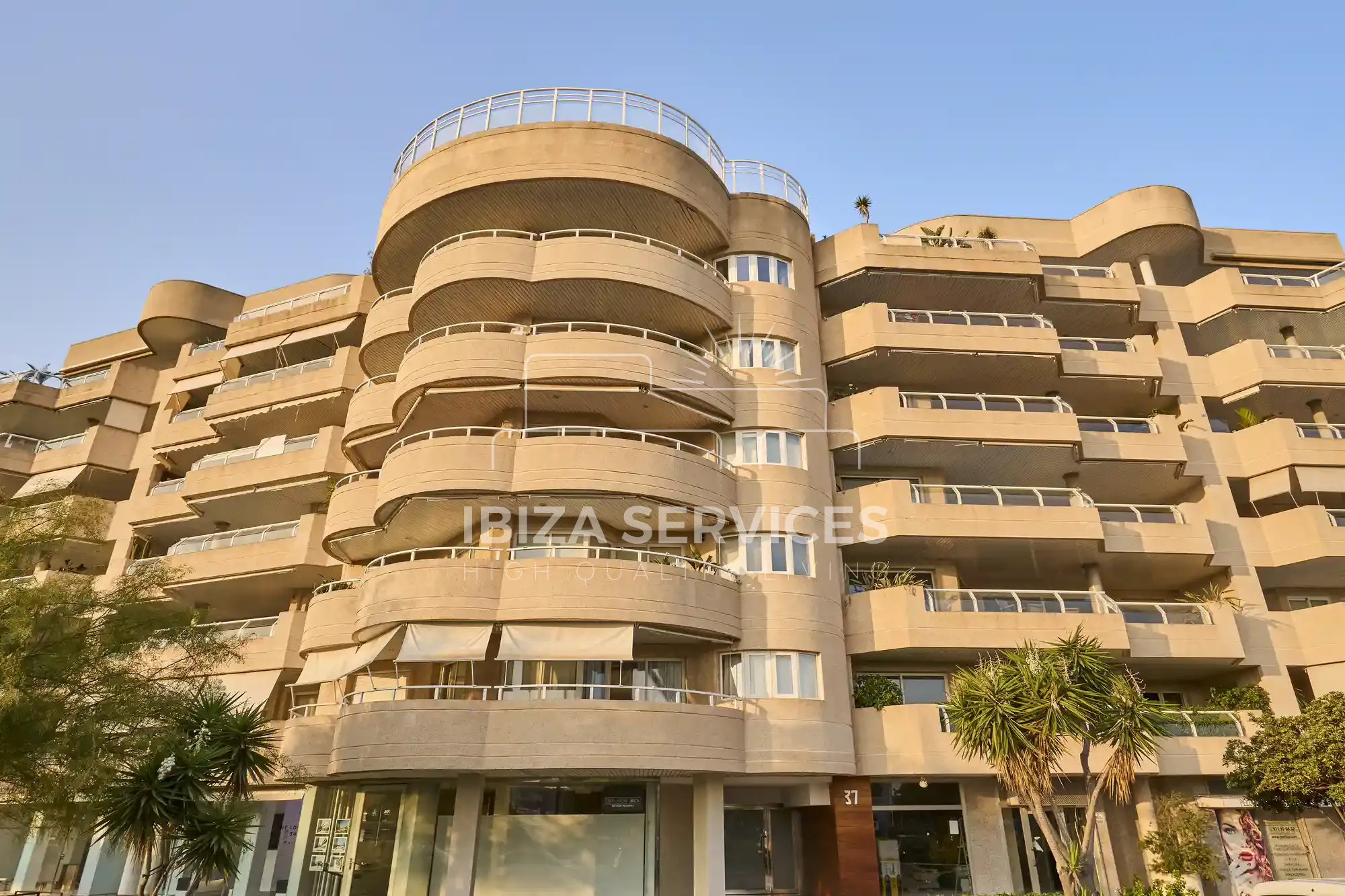 Buy a luxury 5 bedroom apartment in Ibiza Building front line