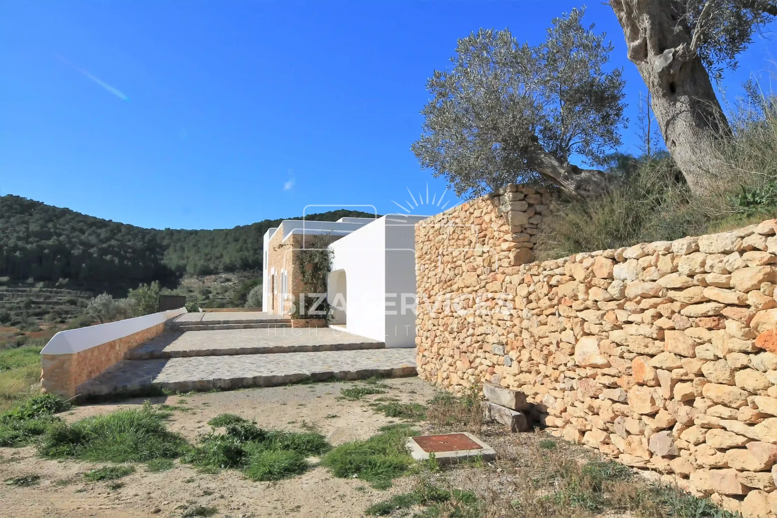 Authentic Finca with Pool in San Mateo, Ibiza for Rent