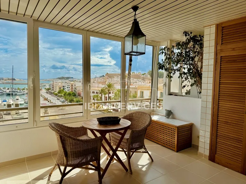 Temporal rental sea front apartment in Ibiza port