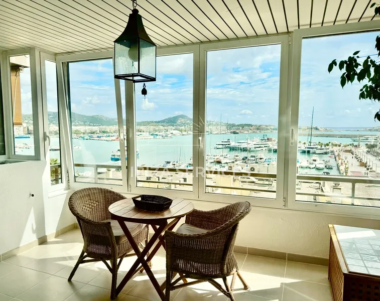 Temporal rental sea front apartment in Ibiza port