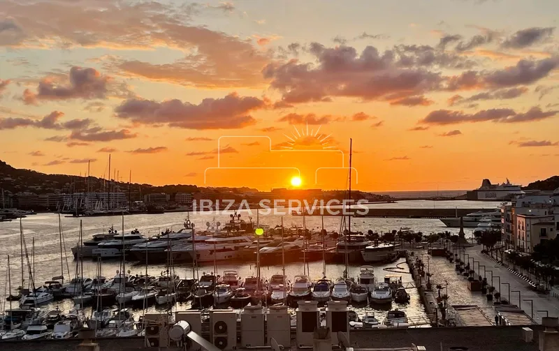 En alquiler temporal piso situado en el puerto de Ibiza