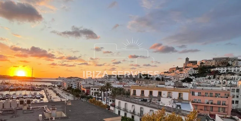 En alquiler temporal piso situado en el puerto de Ibiza