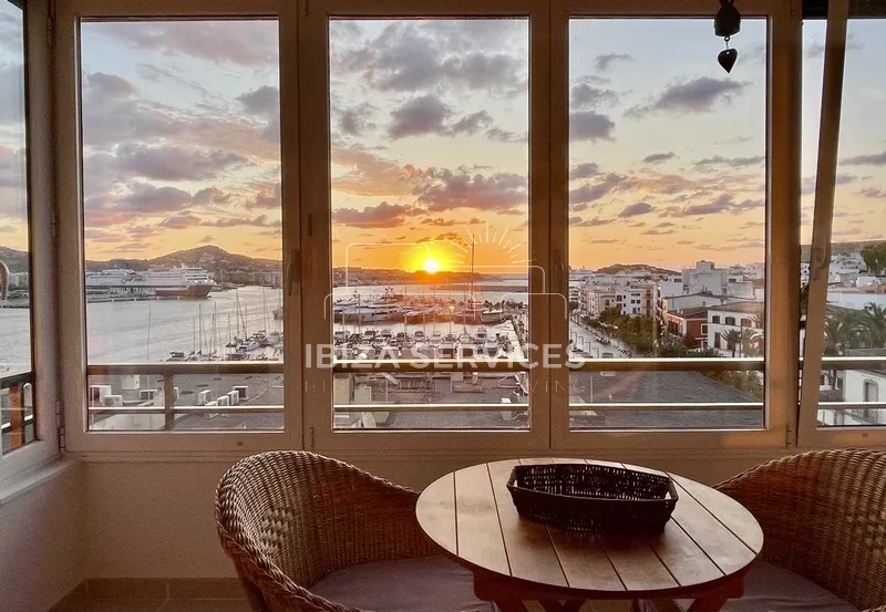 Temporal rental sea front apartment in Ibiza port