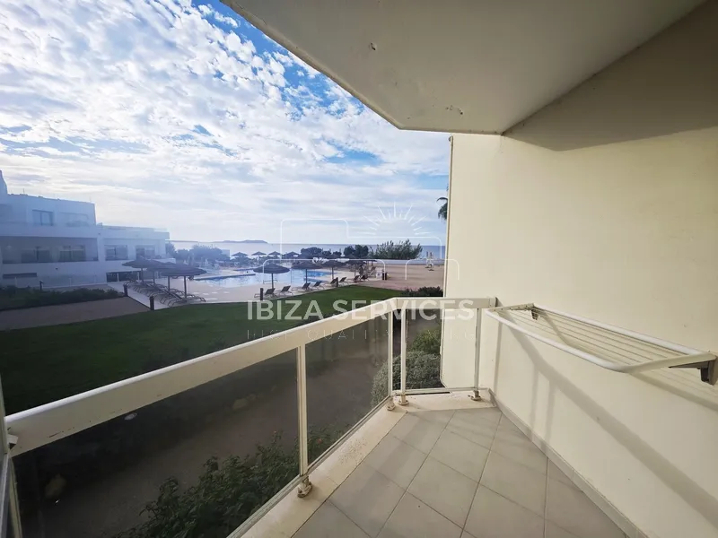 Location Longue Durée : Appartement de 70 m² avec Piscine et Vue sur la Mer