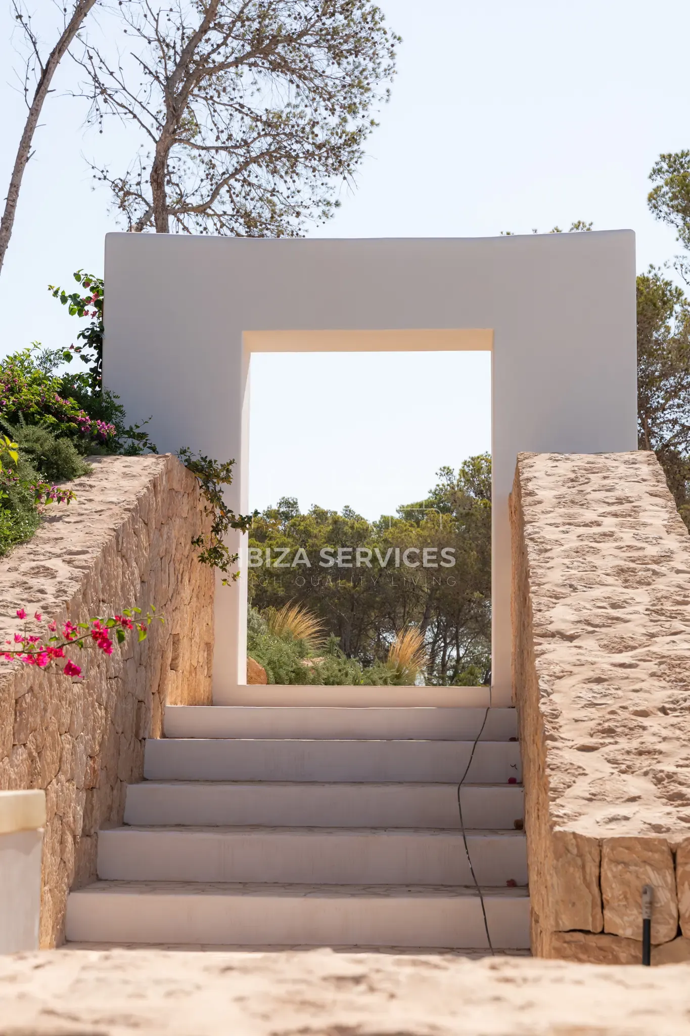 Blakstad-Villa mit Panoramablick in Santa Gertrudis zu Verkaufen