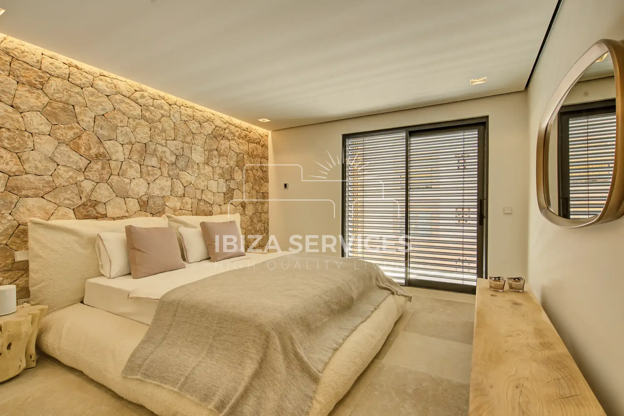 Lussuoso Duplex al Piano Terra in Vendita a Es Vive – Residence Hippiements