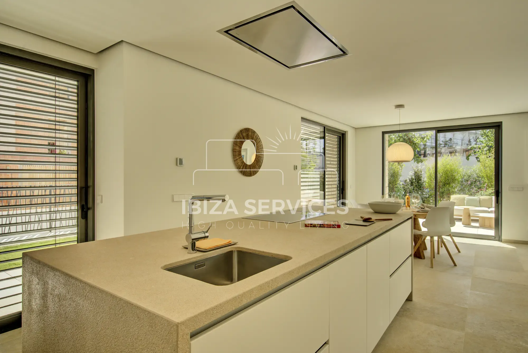 Lussuoso Duplex al Piano Terra in Vendita a Es Vive – Residence Hippiements