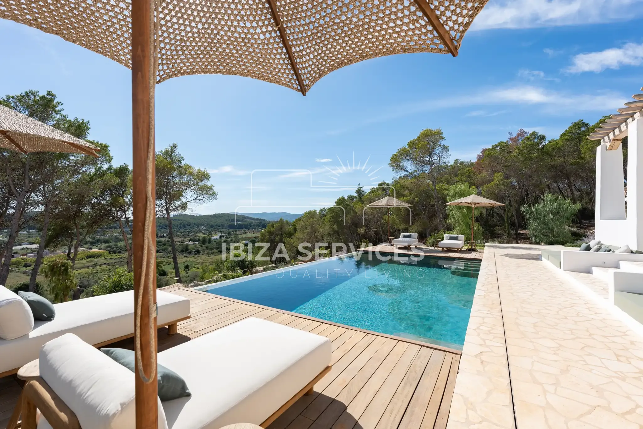 Blakstad-Villa mit Panoramablick in Santa Gertrudis zu Verkaufen