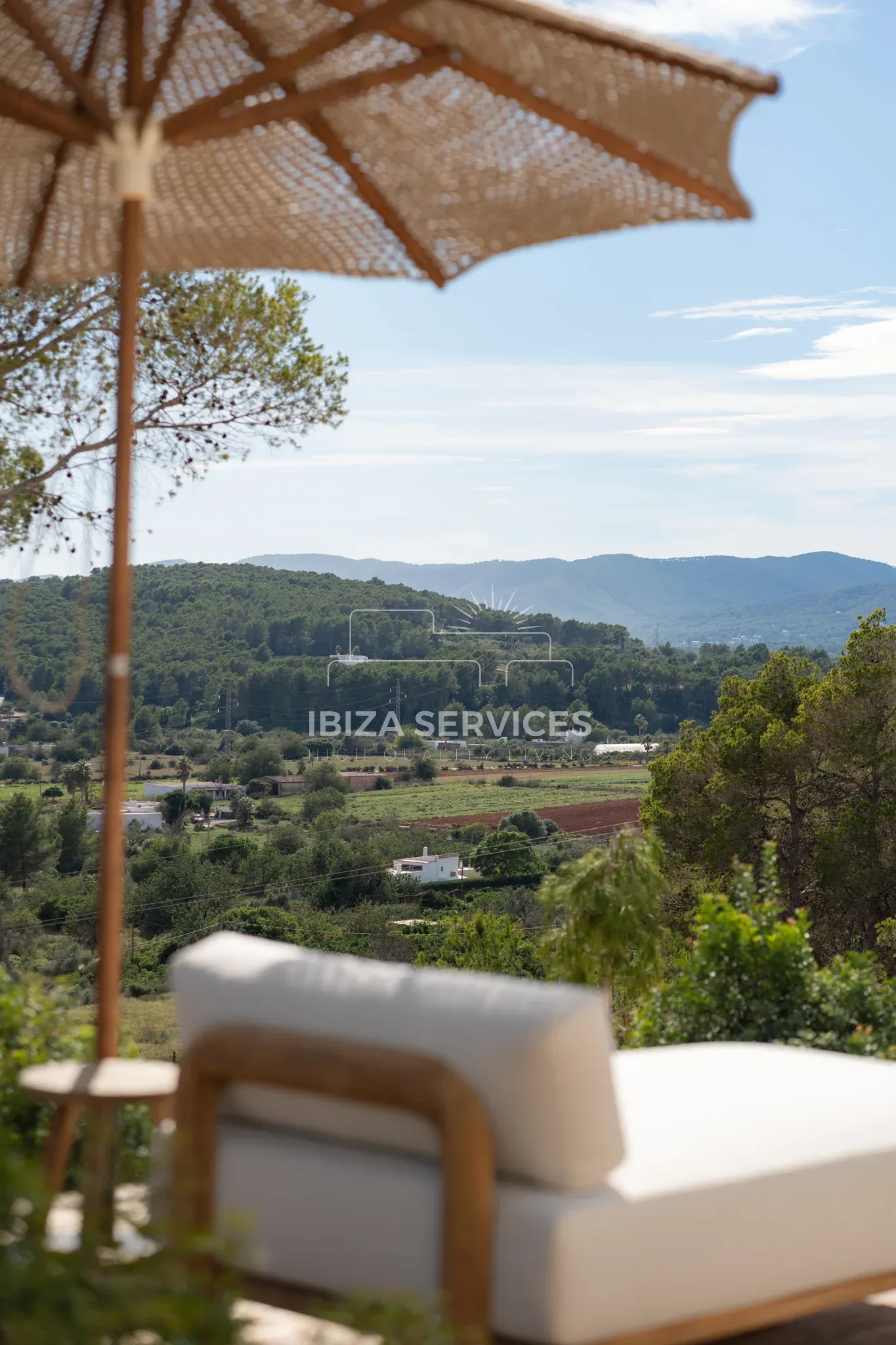 Blakstad-Villa mit Panoramablick in Santa Gertrudis zu Verkaufen