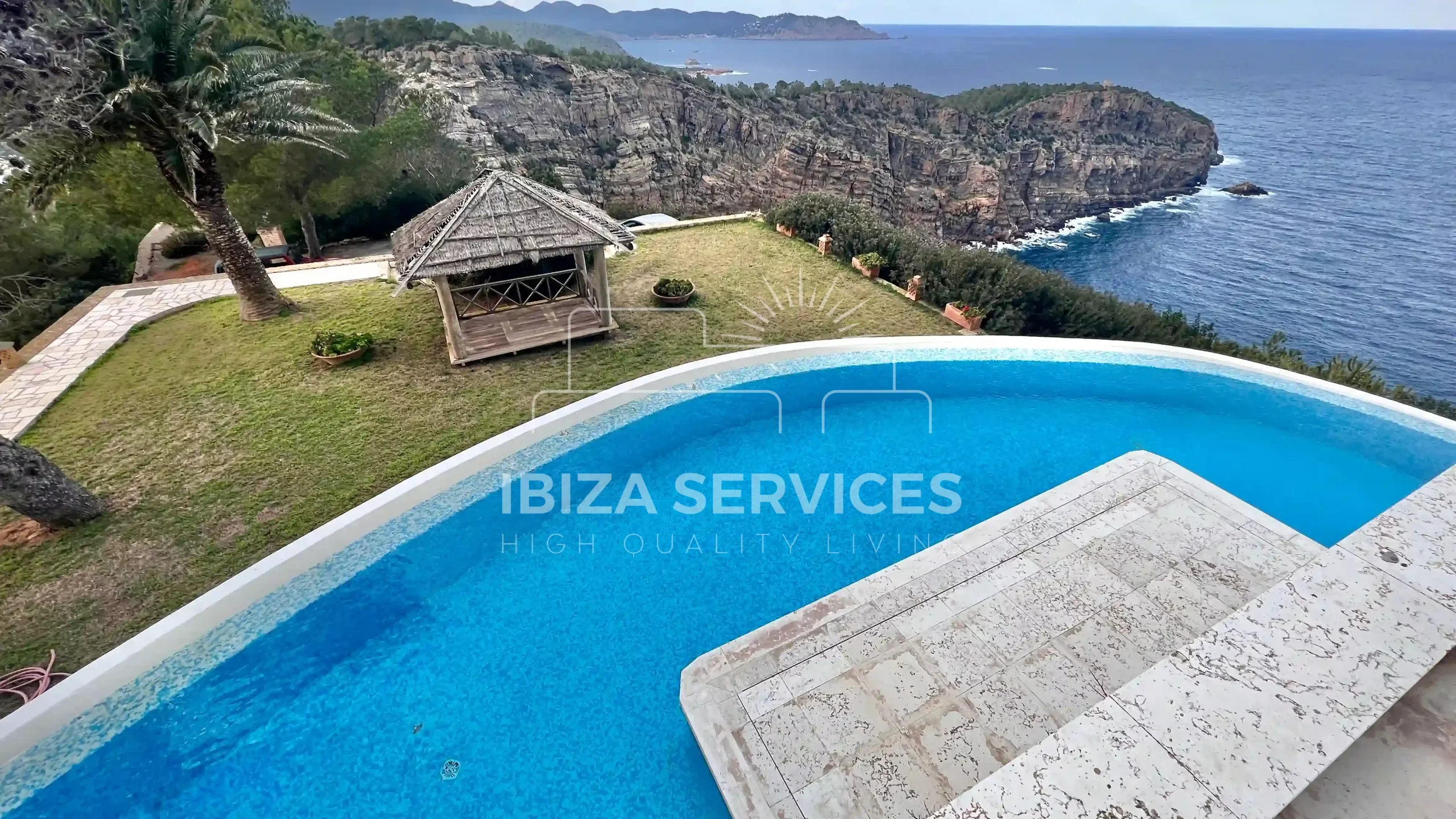 Unique and private villa front line with a touristic license for sale