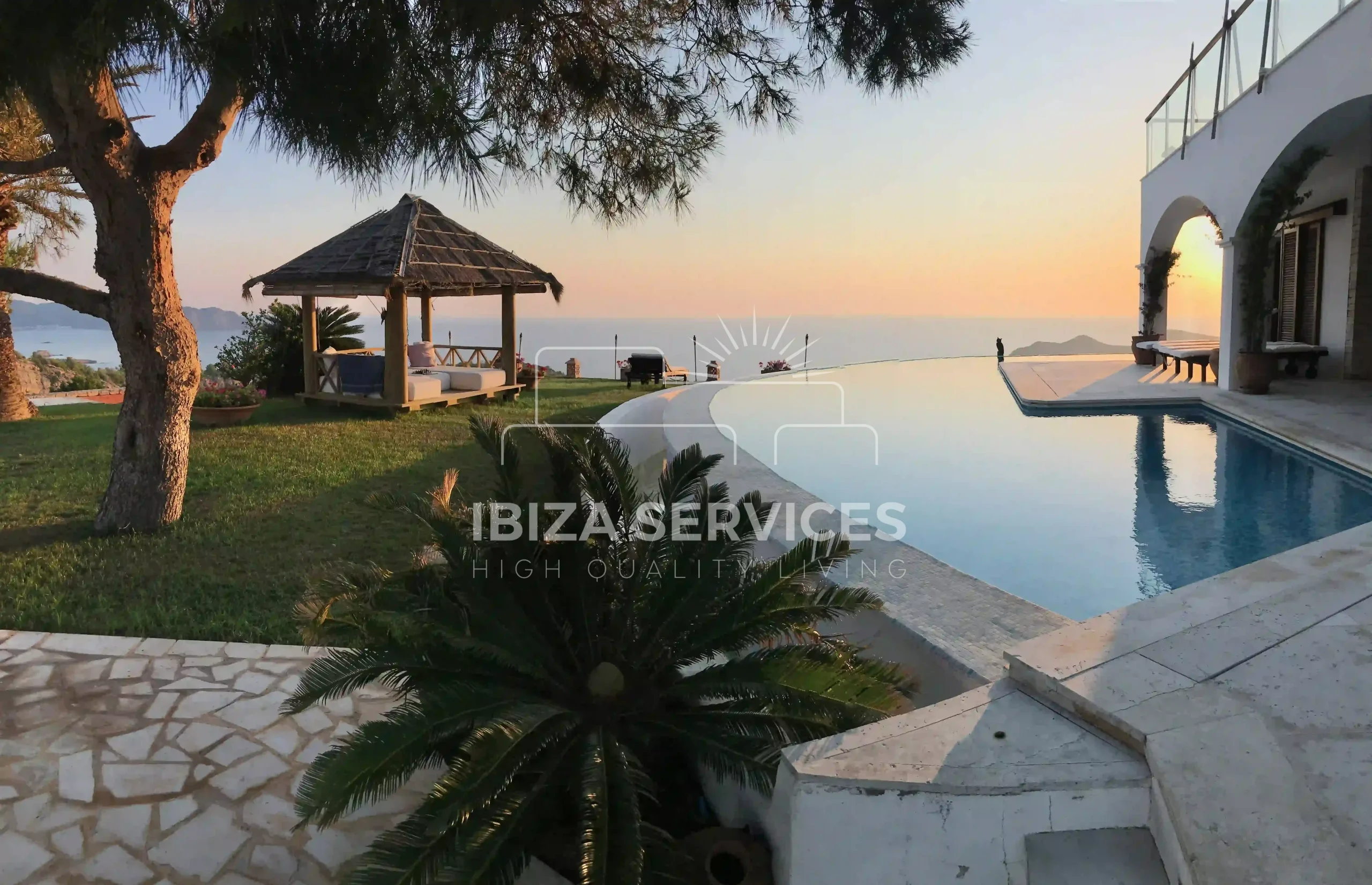 Unique and private villa front line with a touristic license for sale