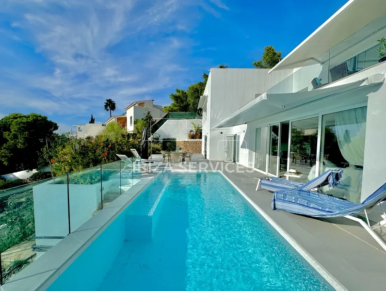 Luxury and cosy villa for sale in Cala Salada