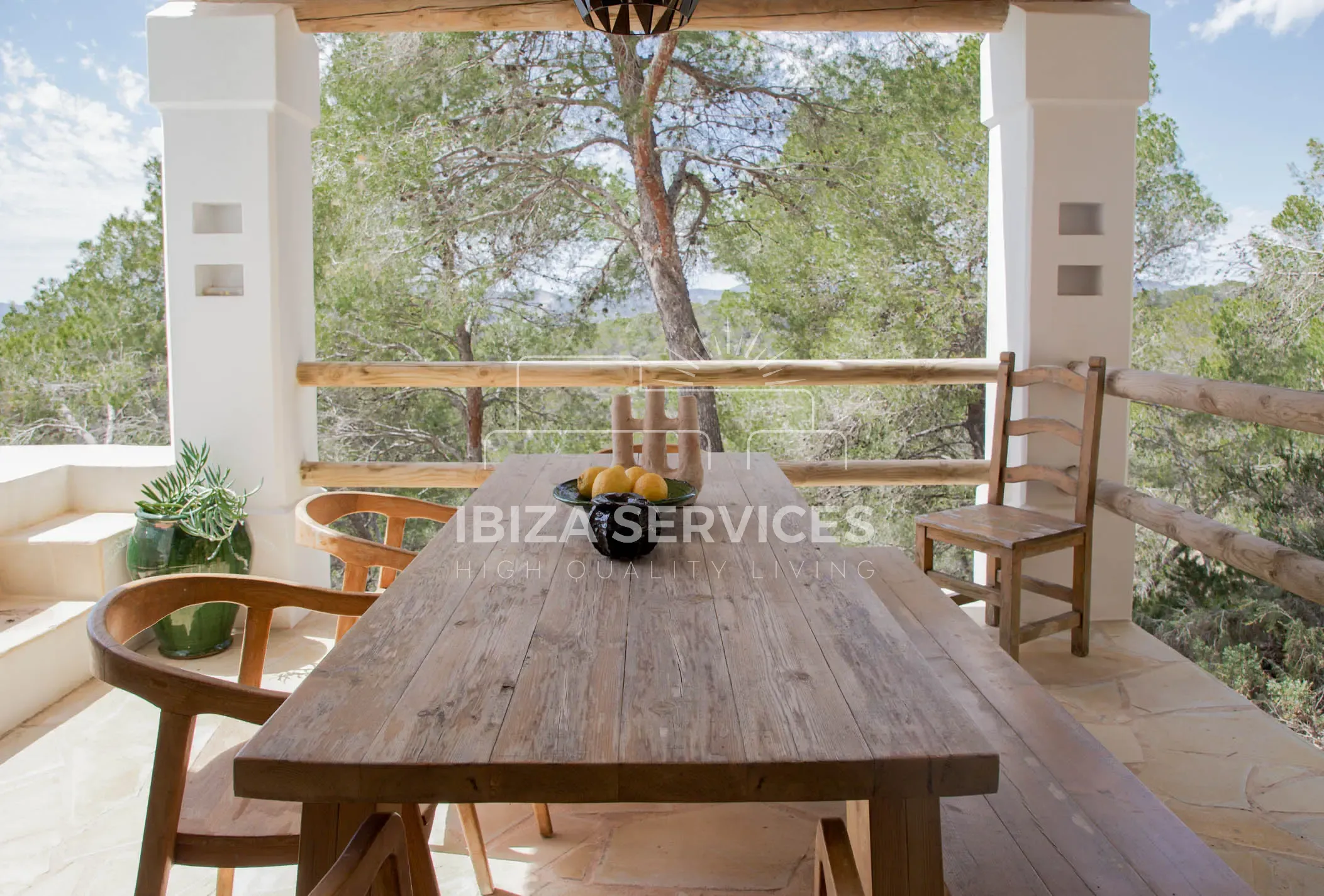 Villa di Lusso con Vista Mare nel Cuore del Parco Naturale di Salinas