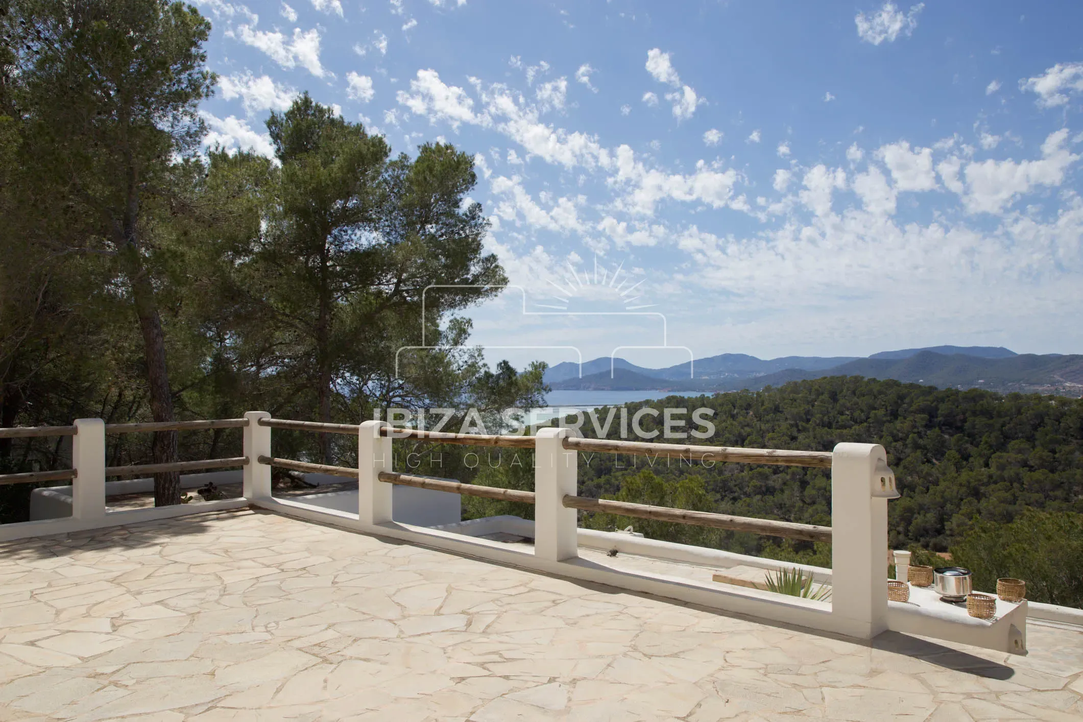 Villa di Lusso con Vista Mare nel Cuore del Parco Naturale di Salinas