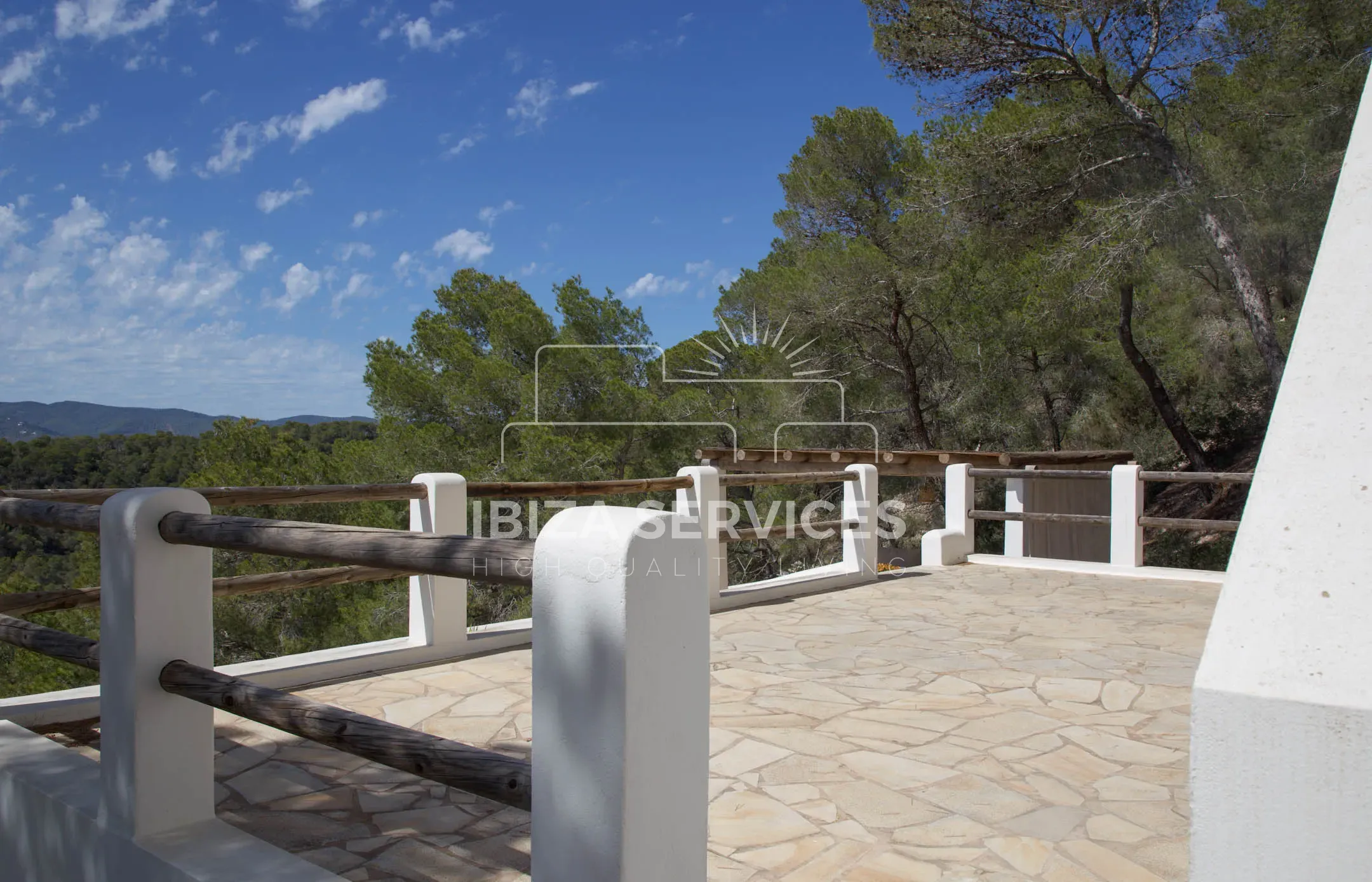 Villa di Lusso con Vista Mare nel Cuore del Parco Naturale di Salinas