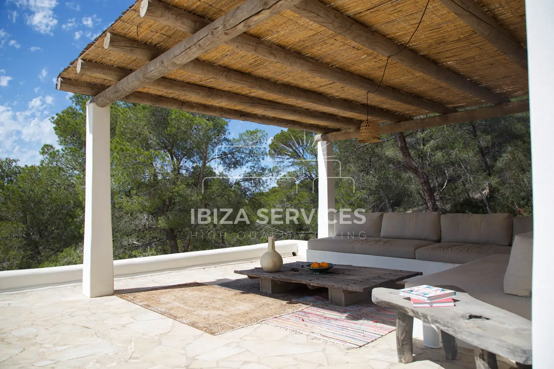 Villa di Lusso con Vista Mare nel Cuore del Parco Naturale di Salinas