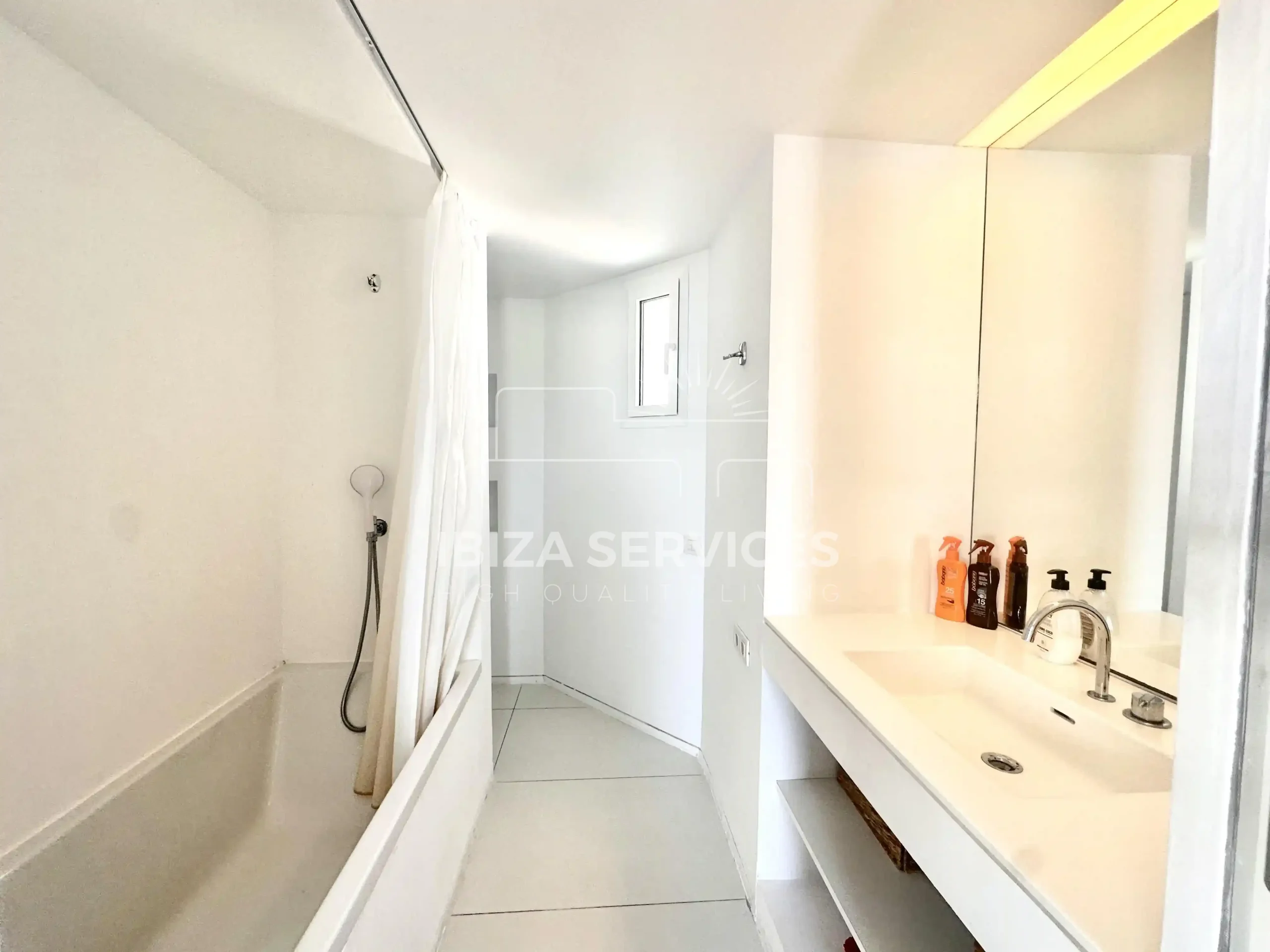 Beautiful 1 Bedrooms appartement in Marina Botafoch Patio Blanco