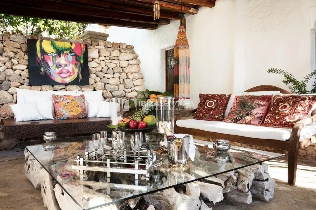 Lovely restored Finca natural beauty and elegance