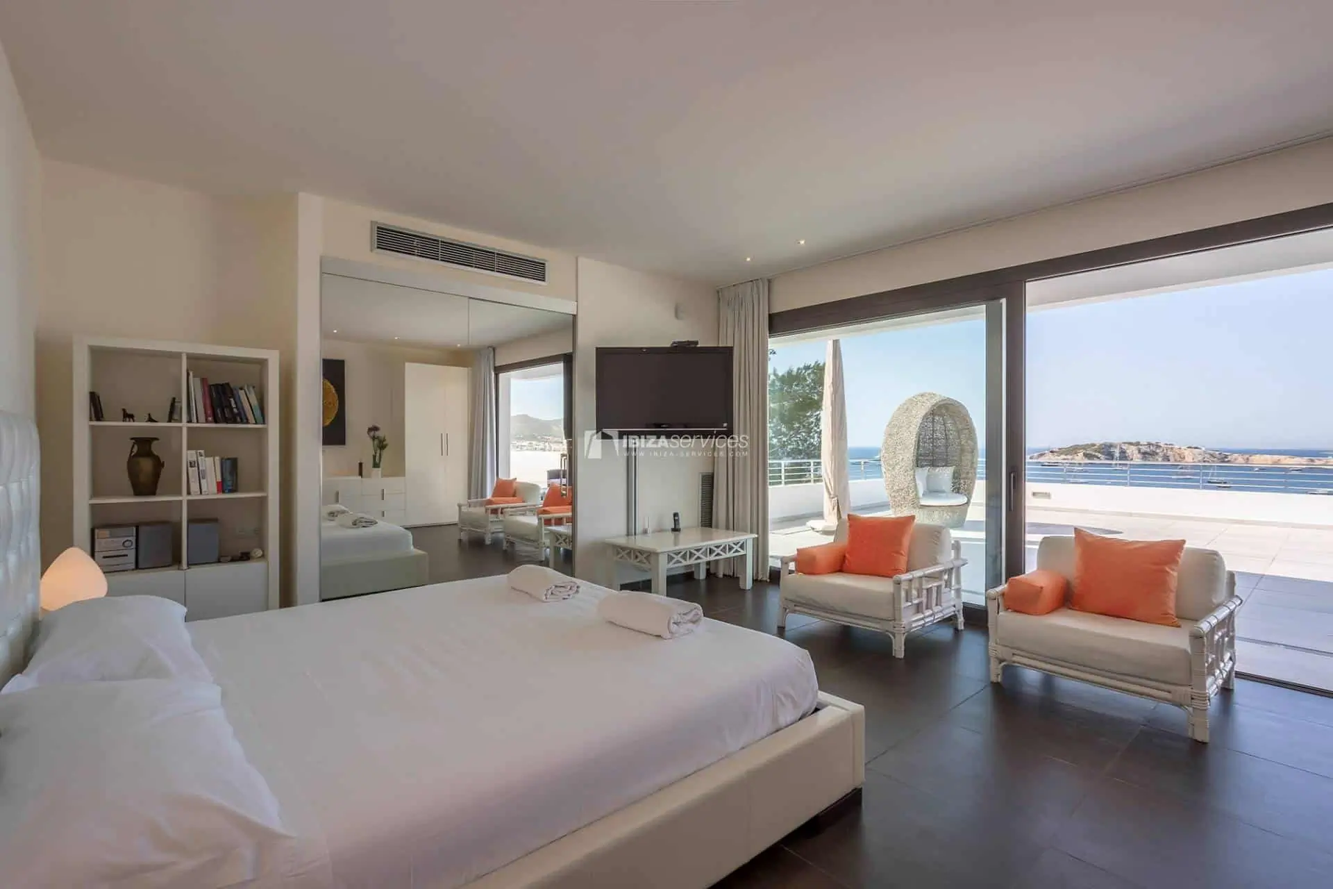 Location saisonnière villa Talamanca 5 chambres avec vue sur la mer