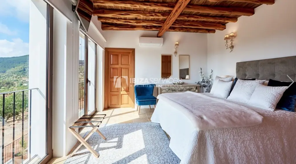 Finca-Ferienwohnung mit 6 Suiten in St. Eulalia