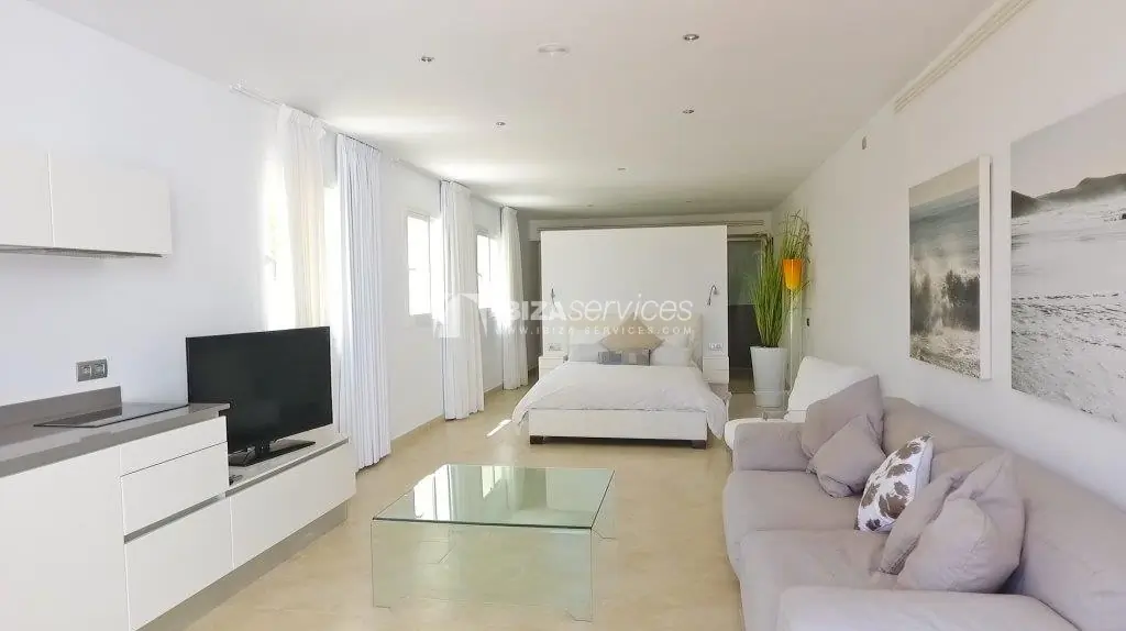 Gergeous villa ideally situated in the campo of San Rafael