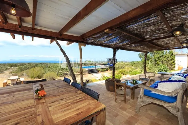 Eine Villa mit Meerblick auf Formentera für den Urlaub