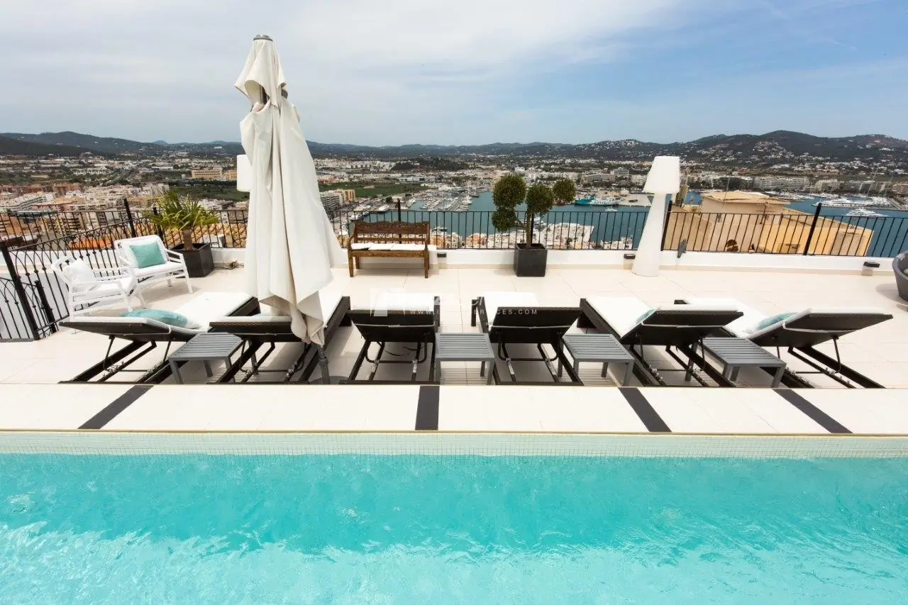 Ibiza luxe paleis te huur