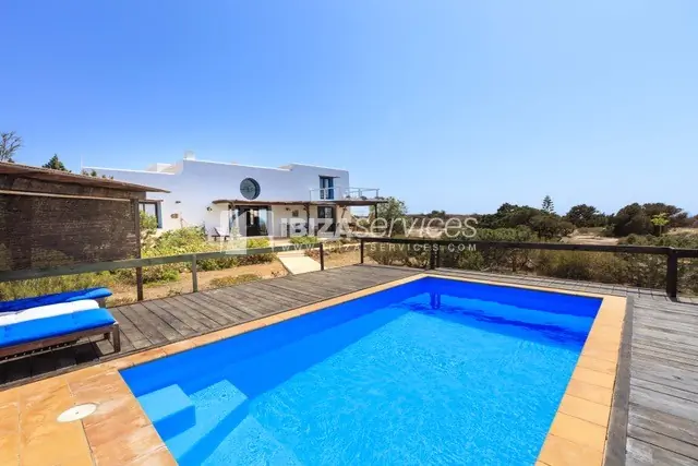 Eine Villa mit Meerblick auf Formentera für den Urlaub