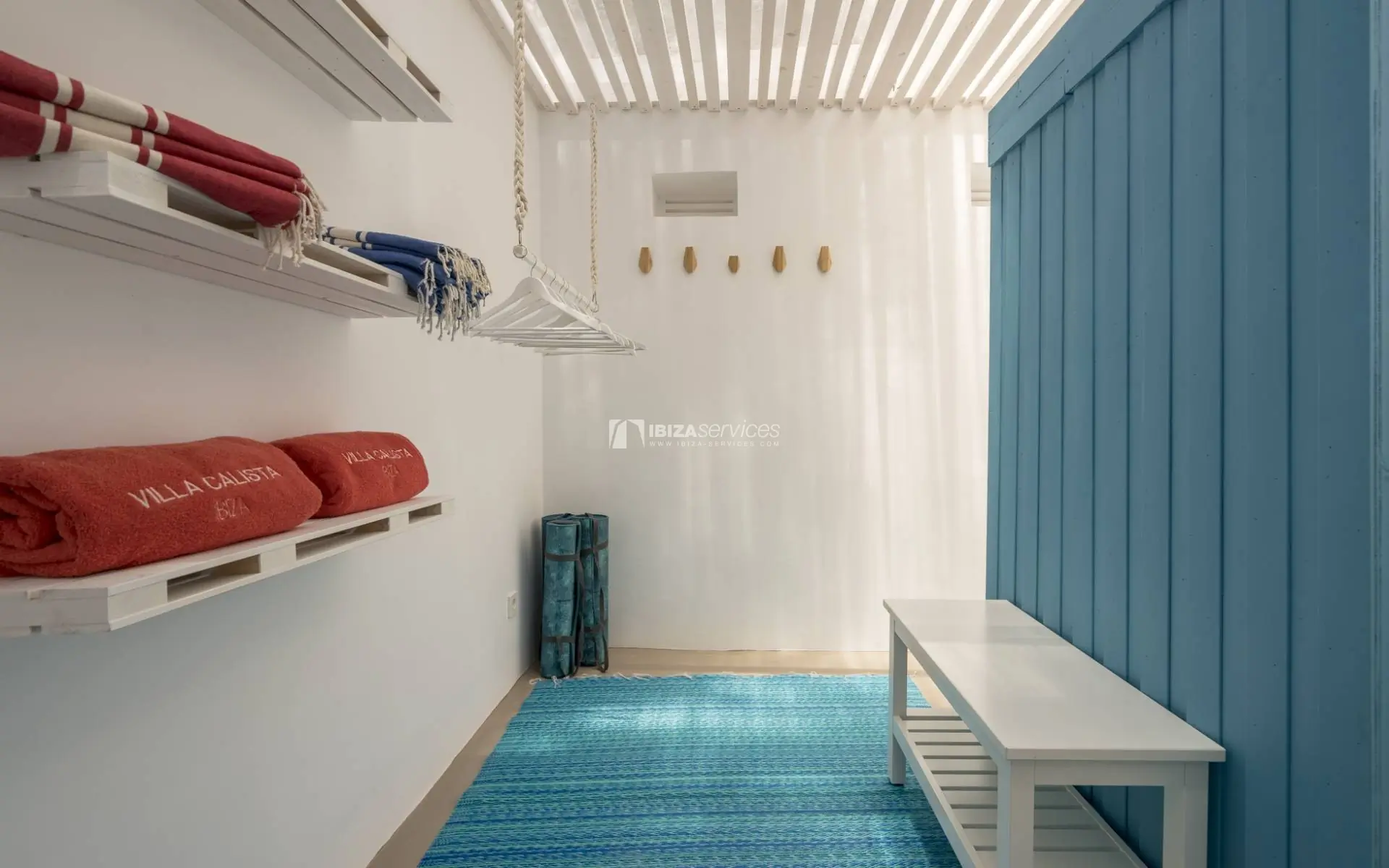 Eine Ferienvilla mit 4 Schlafzimmern in Andrea Can Furnet auf Ibiza