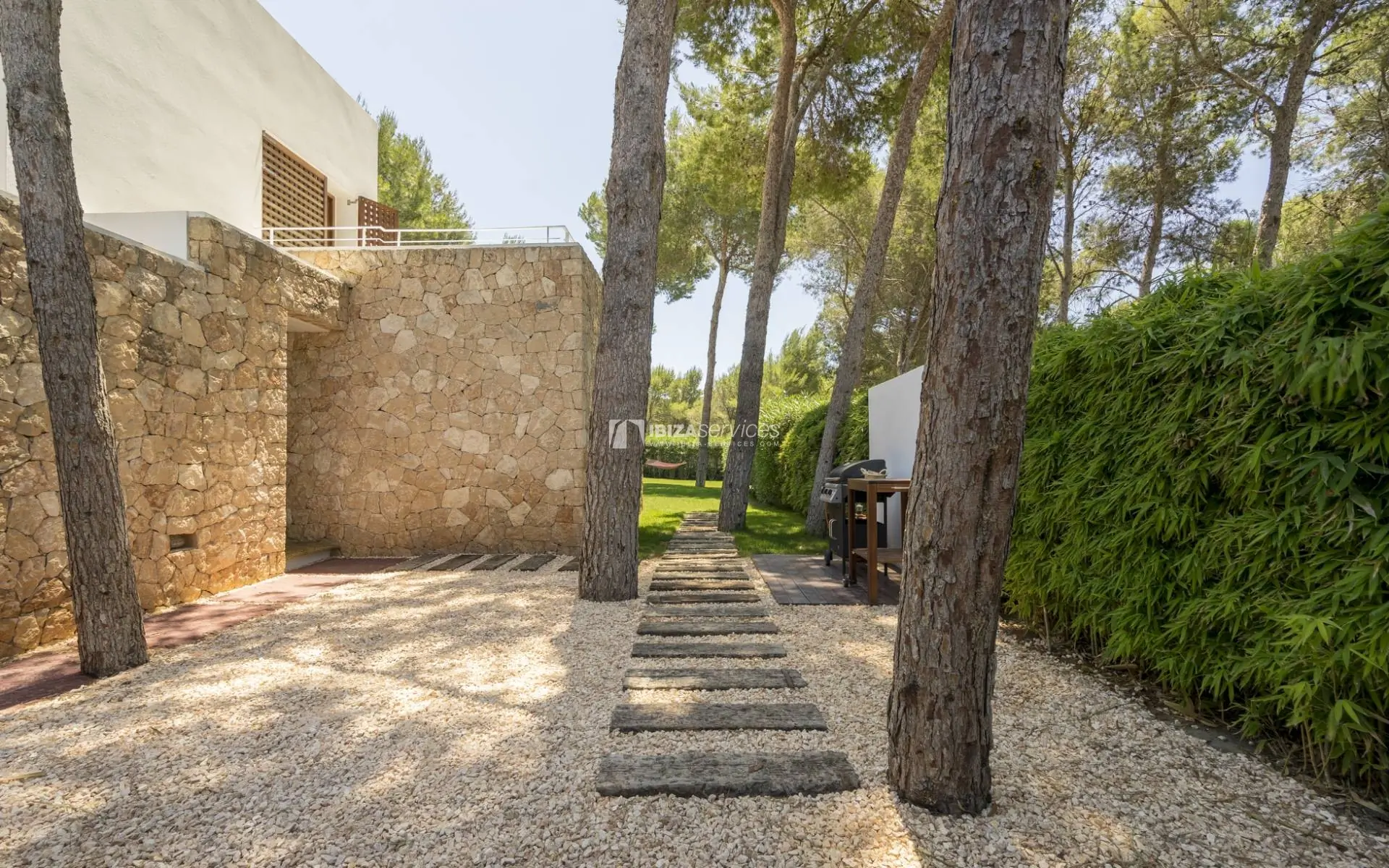 Eine Ferienvilla mit 4 Schlafzimmern in Andrea Can Furnet auf Ibiza