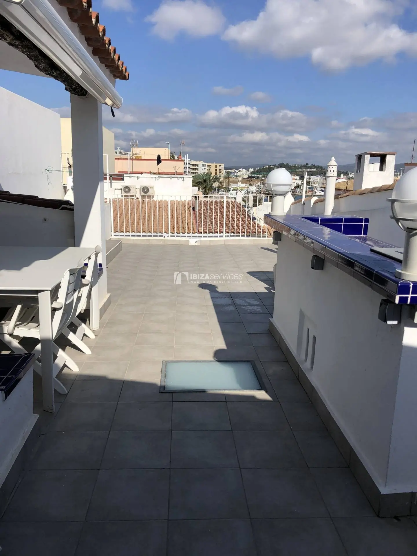 Penthouse mit 2 Schlafzimmern in Marina Ibiza zu vermieten