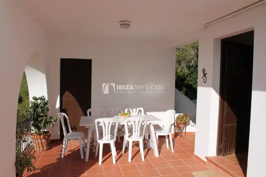 Ein Haus mit Meerblick in Talamanca, Ibiza zu vermieten