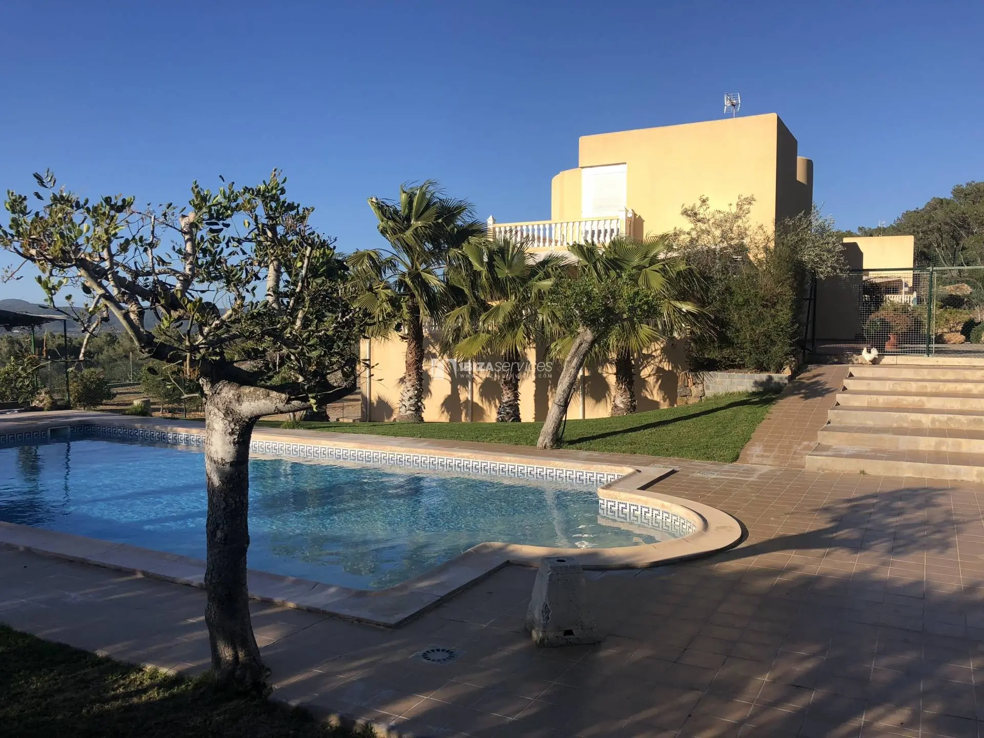 2 villas and a house with pools for sale in Benimussa