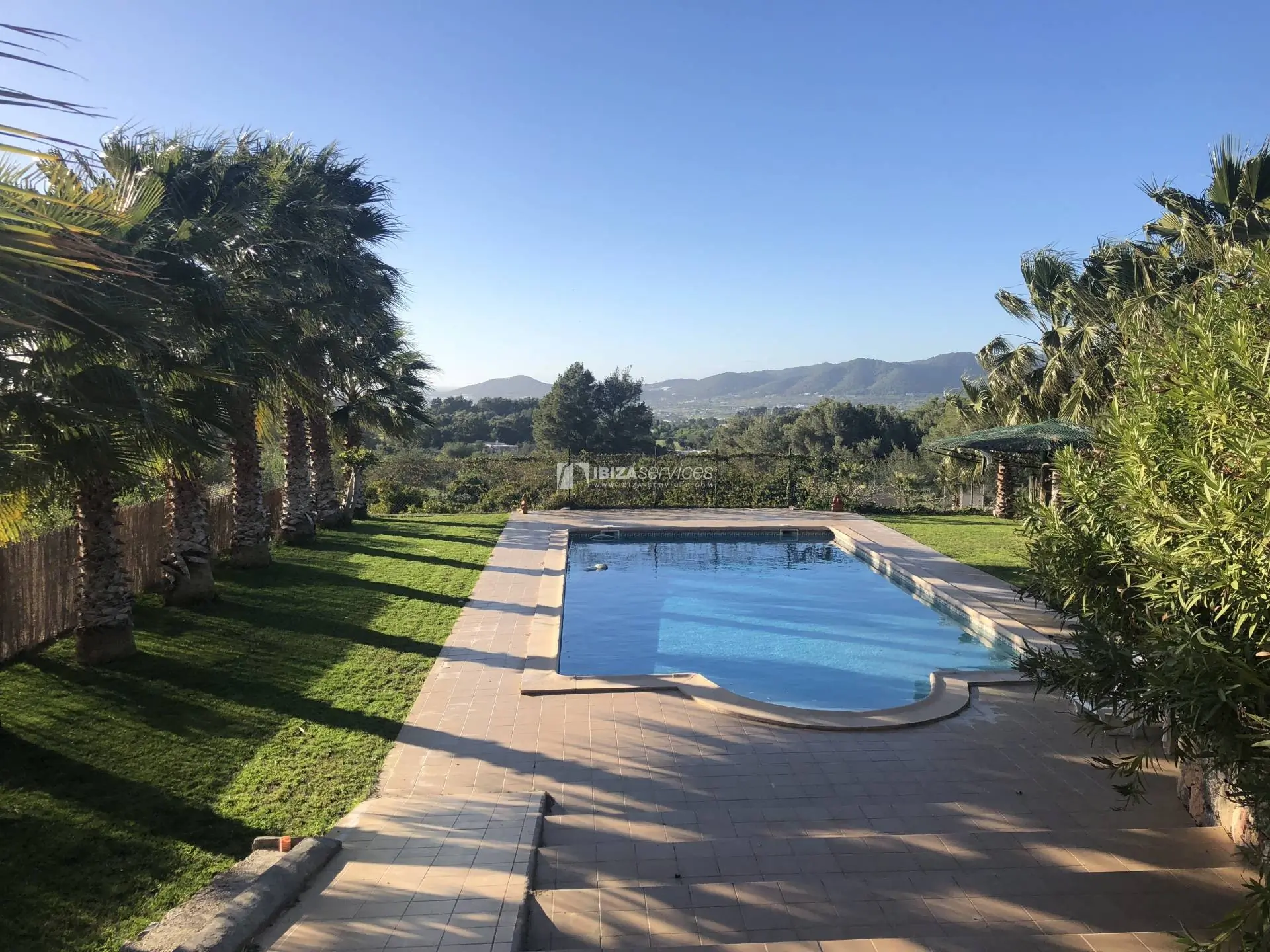 2 villas and a house with pools for sale in Benimussa